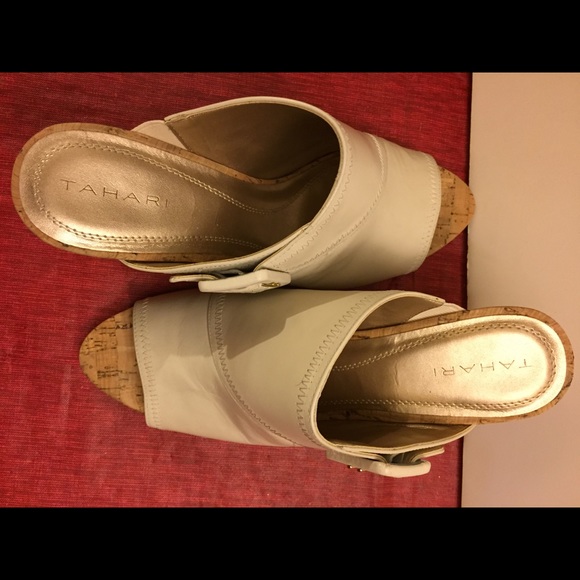 Tahari - Picture 2 of 5